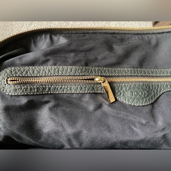 🌸SOLD🌸 Tod’s Miky Bauletto Grande (Large) in Graphite with Gold Hardware! - Picture 14 of 16